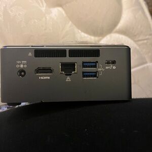 Intel Mini PC - Black NUC7i3BNH